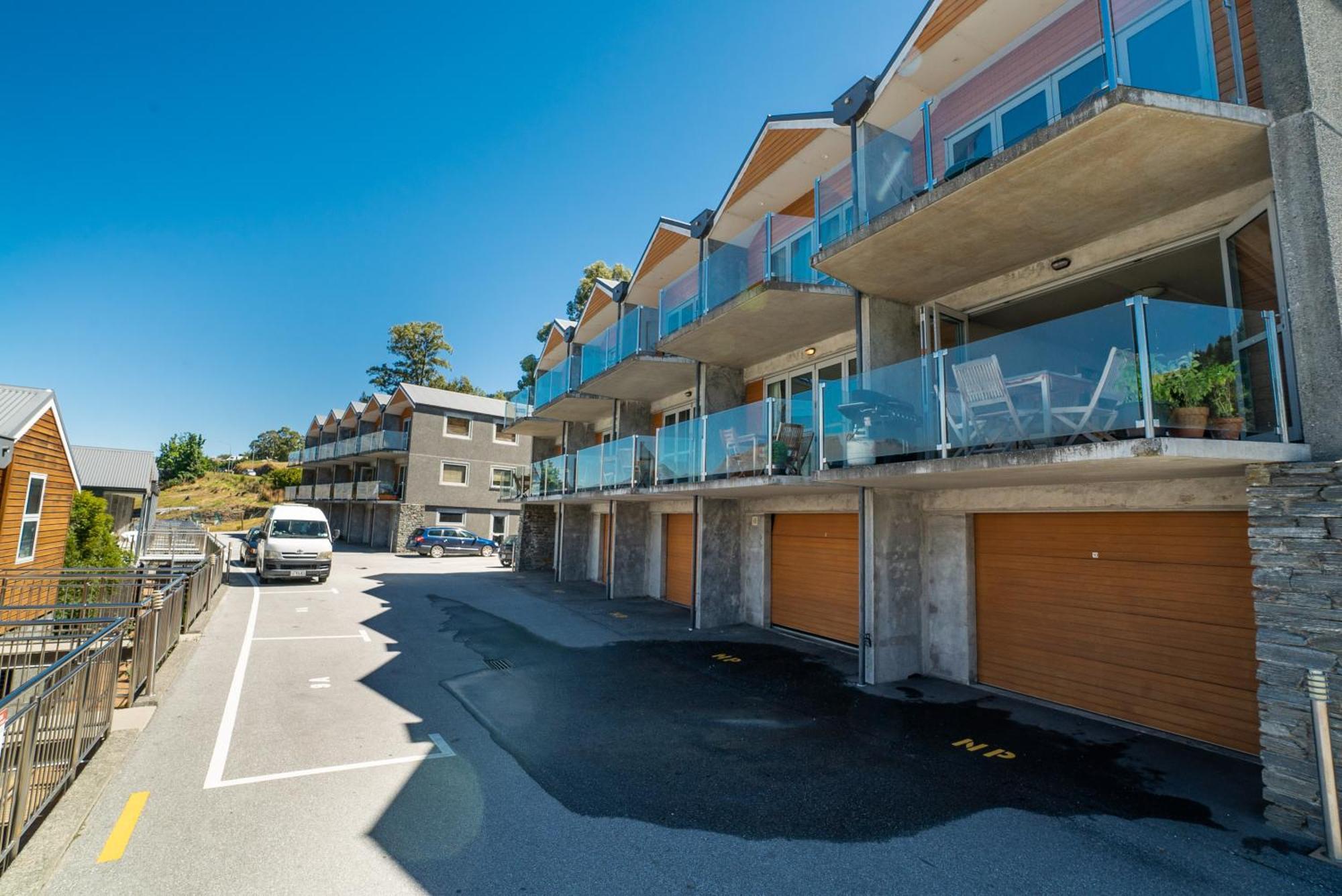 Lakeside Living - Modern 2-Bedroom Apartment Queenstown Eksteriør billede